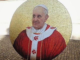 Frančišek že v galeriji papežev