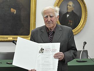 Nepogrešljiva luč na zgrešeni poti