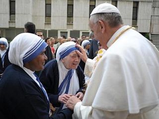 Papež praznoval z brezdomci in s čistilkami