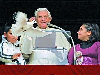 P. Lombardi: Odstop Benedikta XVI. je bil »preroško dejanje«