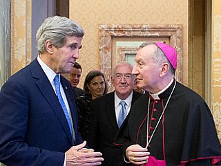 Številni odmevi na srečanje med Parolinom in Kerryjem