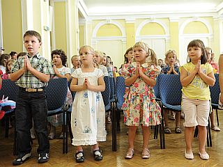 Irski minister za šolstvo »minira religijo«