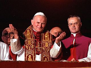 Kritika kardinala Dziwisza ob objavi osebnih zapiskov Janeza Pavla II.