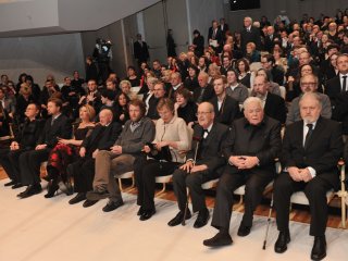 Živeti umetnost – presegati čas