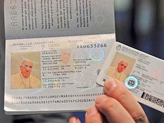 Papež Frančišek ohranja argentinski potni list