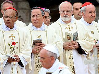 Kardinal Maradiaga: Papež snema »prisilni jopič« moralizma