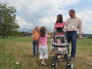 Evropski škofje: Župnije bolj odpreti družinam