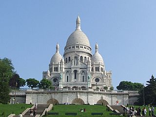Pariško baziliko Sacre-Coeur poškodovali vandali