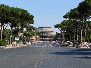Po Rimu veliki zasloni za križev pot na veliki petek