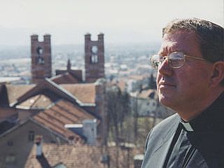 Škofje v nekdanji Jugoslaviji za ločene škofovske konference