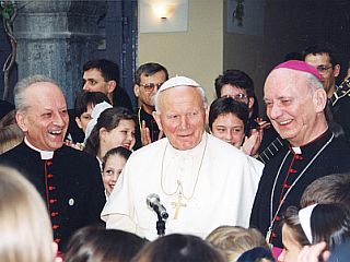 Molitveni bdenji ob kanonizaciji obeh papežev v Sloveniji