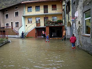 Zbiranje pomoči za poplavljene v Srbiji in BiH