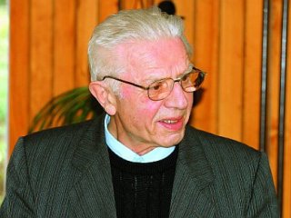 Umrl je jezuit p. Franc Cerar