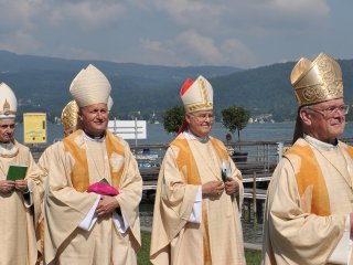 Maše slovenskih škofov za praznični konec tedna