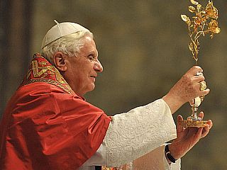 Benedikt XVI. obhajal bogoslužje z nekdanjimi študenti