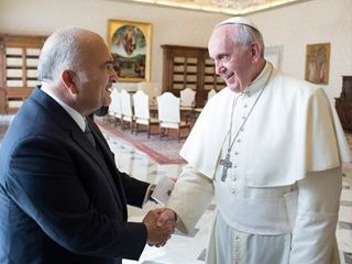 Peres in Hasan s papežem o miru