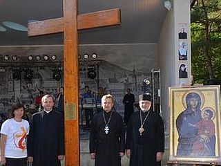 Križ in ikona SDM romata po Ukrajini