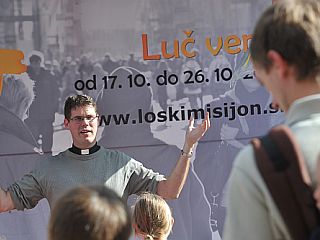 V Loki je zasijala Luč vere!