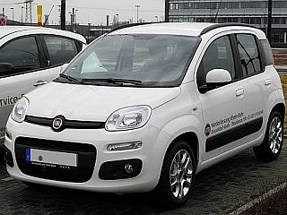 Fiat, kolesa in panamski klobuk za dobrodelno loterijo