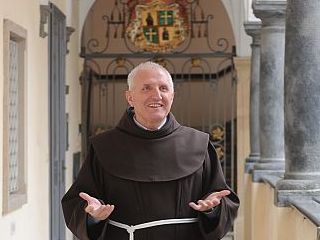 Svoboden in zavezan resnici