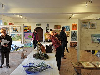 V galerijo Družina so prišli Umetniki za karitas