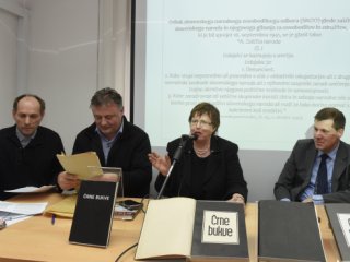Okrogla miza o Črnih bukvah