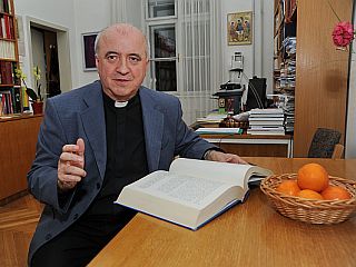 Berite novo Družino!