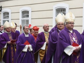 Pojdimo k bratom in sestram