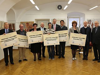 Nevladne organizacije prejele knjige