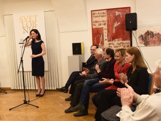 V noč knjige je posvetila svetlobnica