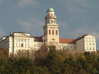 Opatija Pannonhalma sprejela begunce
