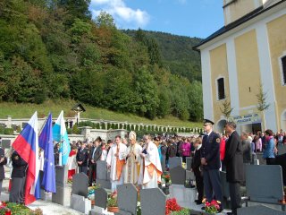 Škof policistom: »Kdo je kakor Bog?«