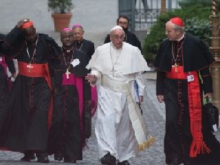 Osnutek sklepnega poročila z »za vse sprejemljivimi pastoralnimi smernicami«