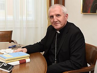 Berite novo Družino!