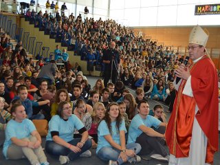 Birmanci se povezujejo