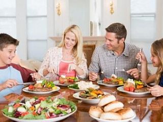 »Družina, ki se za mizo ne pogovarja, ni prava družina«