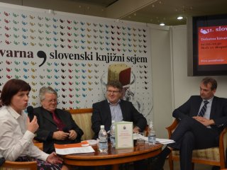 »Svet je padel s tečajev!«