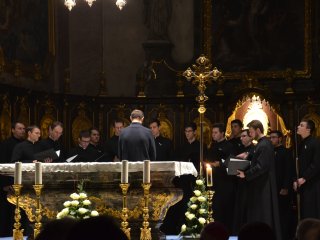 »Rodila je deklico. Dala ji je ime Marija.«