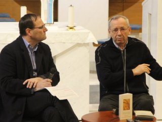 Video: Rdeča na zlatem trgu