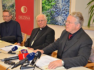 Bog ni brezbrižen