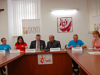 Milijon mladih na enem mestu slavi Boga