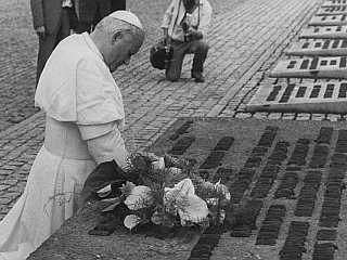 Judovska skupnost pozdravlja papežev molk v Auschwitzu