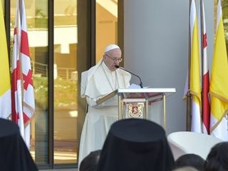 Papež v Gruziji pozval k miru na Kavkazu in Bližnjem Vzhodu