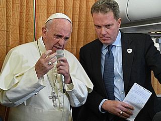 Papež Frančišek o teoriji spola, katoličanih z obrobja in še čem