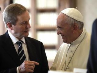 Irski premier Kenny: papež leta 2018 obišče Dublin