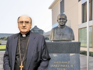 Nuncij Juliusz Janusz - zlatomašnik