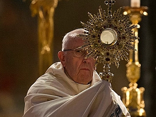 Papež premaknil telovsko procesijo