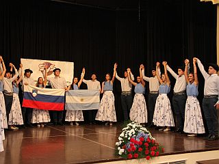 Nadškof Zore: Slovenščina in naše navade so čudež