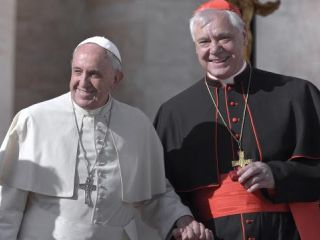 Kardinal Müller zanika razlike s papežem, ostaja v Rimu