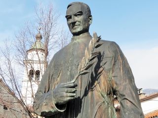 »Pokrili so te z ukazanim molkom …«
